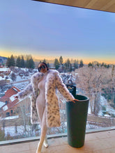 Load image into Gallery viewer, Cruella Look